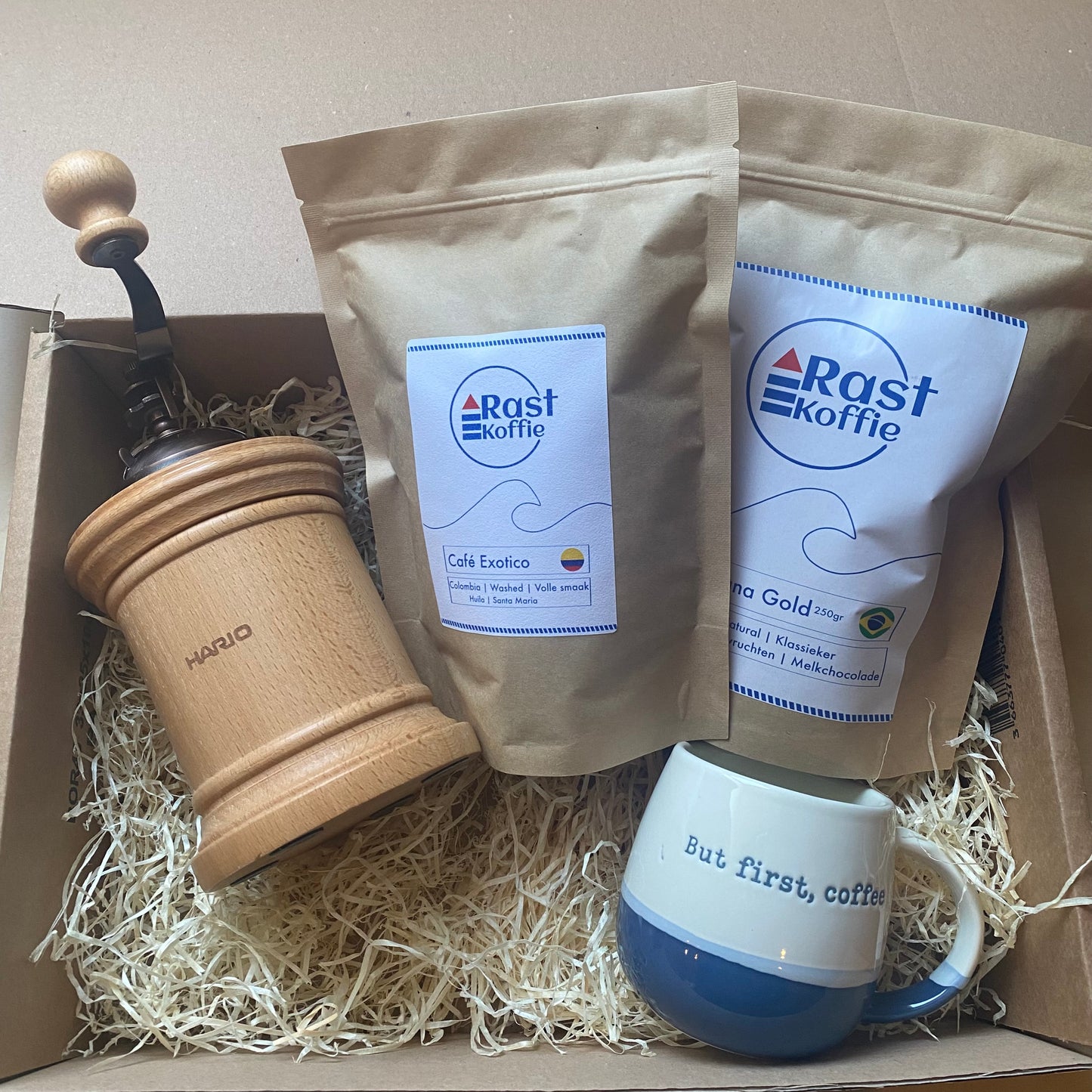 Cadeaupakket 500g koffie + grinder + tas